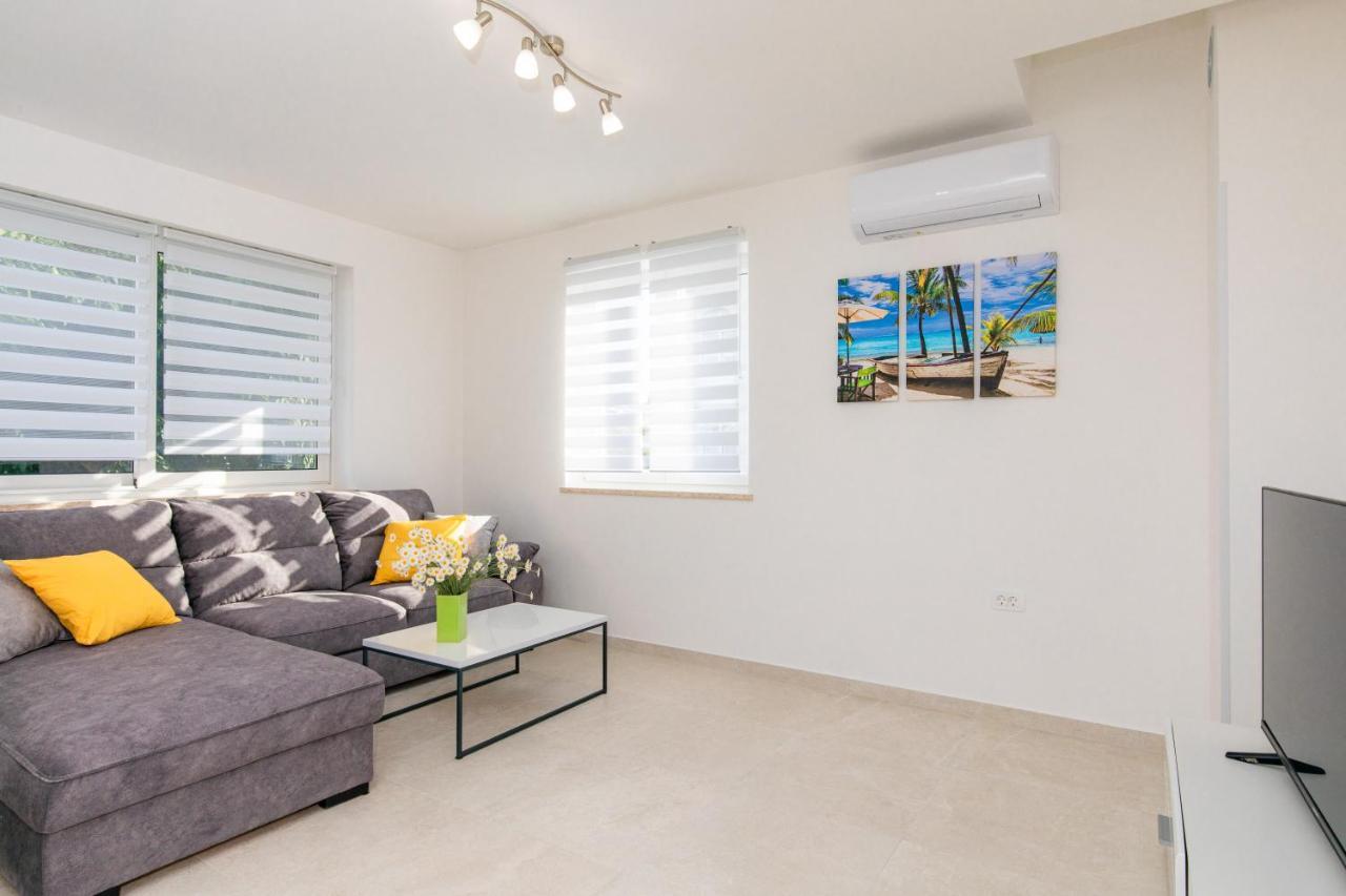 Apartman Ivona Na 1. Katu Malinska Kültér fotó