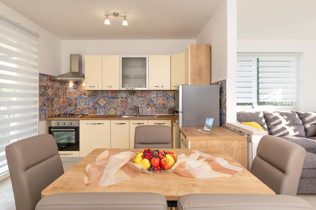 Apartman Ivona Na 1. Katu Malinska Kültér fotó